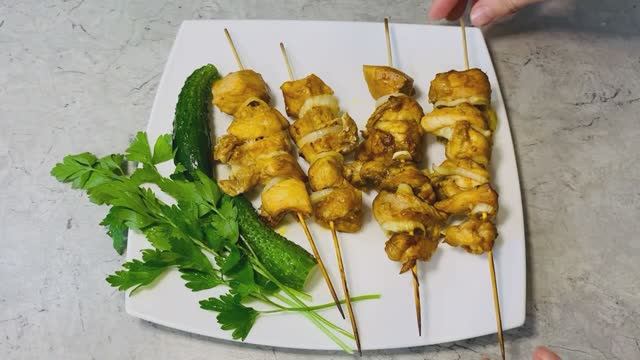 Сочные шашлычки из куриной грудки на шпажках в духовке: когда нет возможности приготовить на мангале