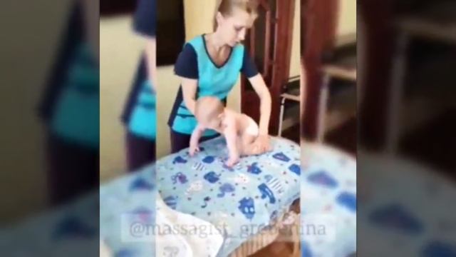 Обучение ползанию. Ребенок в 9 месяцев. Как ползает ребенок в 9 месяцев. #short #ползание смотреть онлайн