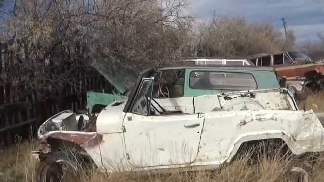 AMC javelins matadors pacers and jeeps oh my! A stroll through a junkyard with James Part 2.3 or so смотреть онлайн