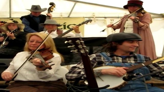 Adelaide Old Time String Band - Soldier's Joy смотреть онлайн