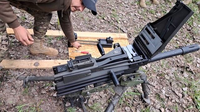 мк-19 (американський автоматичний станковий гранатомет). Обслуговування перед та під час бою. #мк19