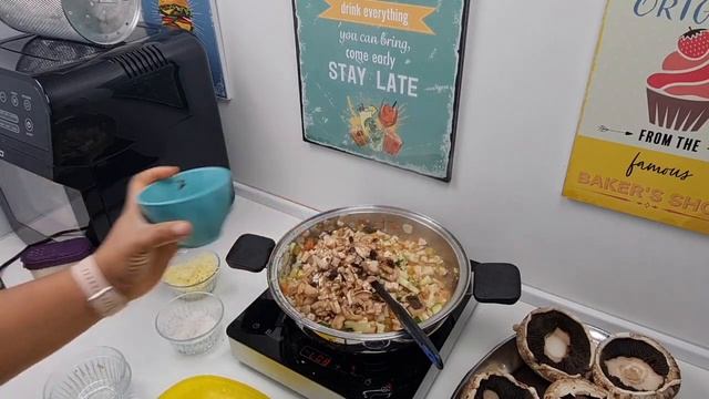 Cheesy chicken stuffed portobello mushrooms - lunch /dinner ideas смотреть онлайн