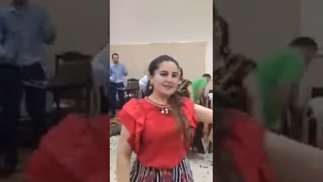 Очень красиво поет. смотреть онлайн