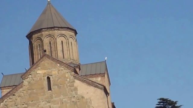 Храм Метехи и статуя основателя города Вахтанга Горгасали смотреть онлайн