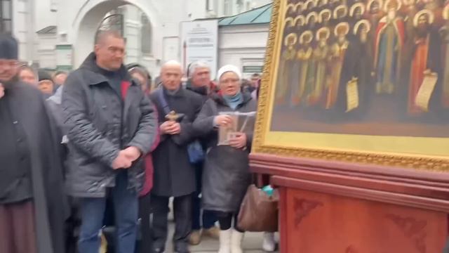 Лавра 04.04.2023. Предстоятель УПЦ молится со своей паствой смотреть онлайн