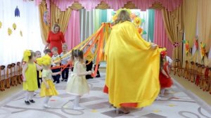 Детская, музыкальная игра с лентами "Еле, еле закружились карусели" 2мл.гр.