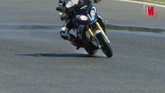 Prueba Metzeler Sportec M9 RR | Motociclismo.es смотреть онлайн