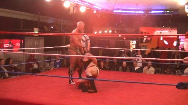 "Pistolero" Julio Pedroza vs. "Rolls" Royce Isaacs смотреть онлайн