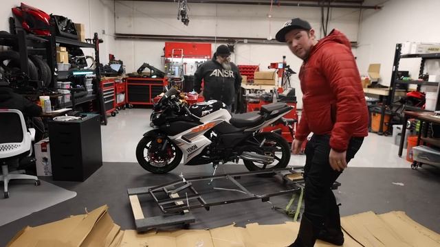 We got a 250cc motorcycle FOR ONLY $2,400! Will it run? | Venom X22R Unboxing смотреть онлайн