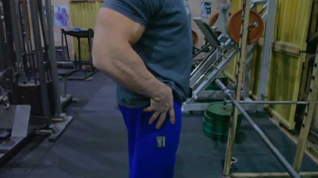 Тяга на прямых ногах. Как уберечь колени / Straight-Leg Dead Lift. How to keep your knees смотреть онлайн