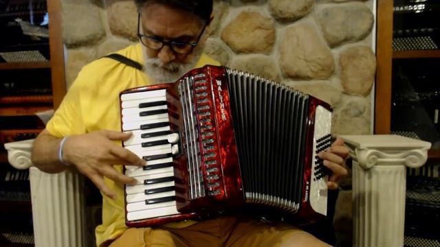 3001 - Red Walther Teeny 48 N Piano Accordion MM 26 48 $999 смотреть онлайн