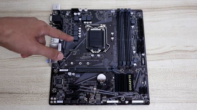 Unboxing Motherboard Gigabyte B460M DS3H Para Intel 10th Gen