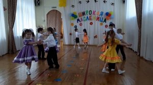 Весёлый весенний танец.