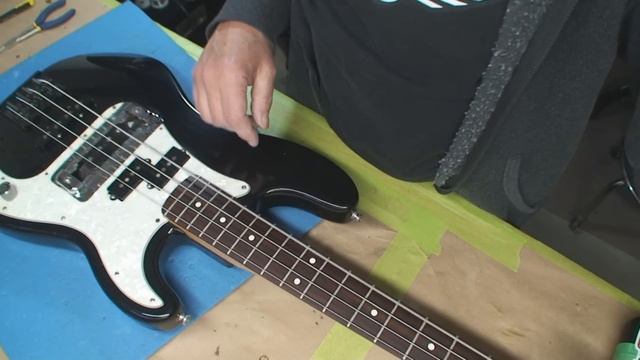 Fender Jazz Bass with Modifications..nice Frankenstein...mods are us смотреть онлайн