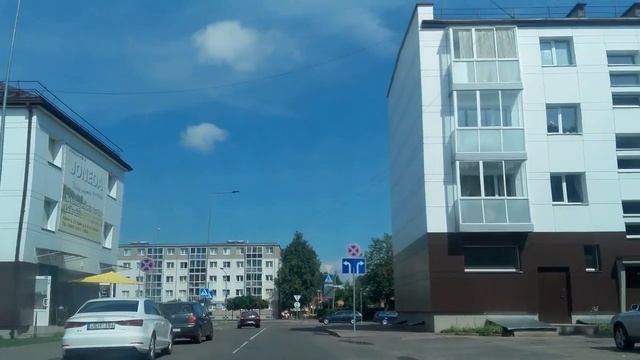 Литовский город Йонава из окна автомобиля. смотреть онлайн