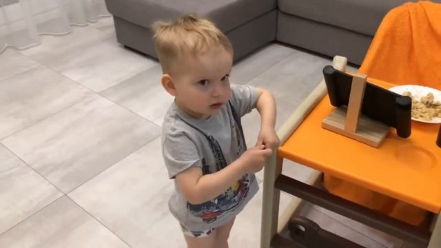 Кресло Мешок . Кресло мяч Обзор . VLOG . Играем в Теннис . IVAN KID . Бутерброд с красной икрой . смотреть онлайн