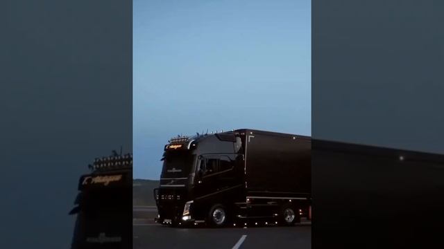 Мечта дальнобойщика. Новый Volvo хозяин дорог. Volvo фура Тюнинг. Чёрный монстр на дороге смотреть онлайн