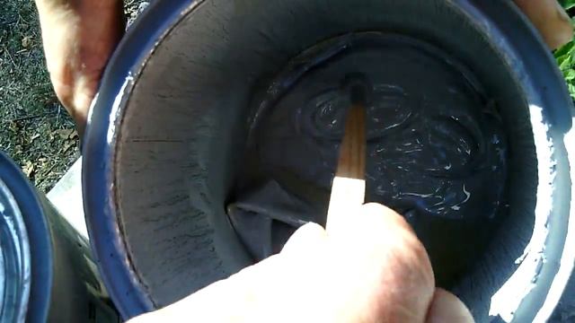 Такая плёнка образовывается в почти пустой банке с краской, которая содержит в себе много воздуха смотреть онлайн