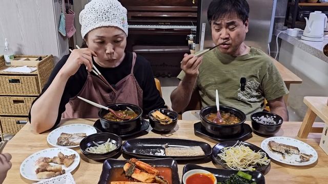 요즘 날씨에 딱 맞는 뜨끈한 집밥 한상★ korean real mukbang смотреть онлайн