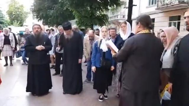 Вечірня БЛАГОДАРСТВЕНИЙ молебен та Вечірнє Богослужіння на площі перед Чернівецької ОДА 22 05 19 2