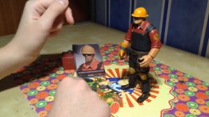 Обзор фигурки инженера из компьютерной игры Team Fortress 2.