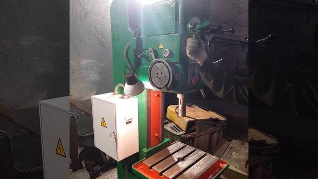 Вертикально-сверлильный 2Н135 смотреть онлайн