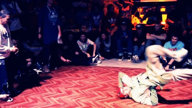 Funt vs Uzee Rock смотреть онлайн