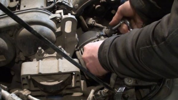 Как снять и поставить генератор Форд Фокус 2(Ford Focus 2)