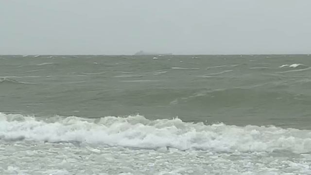 45 MPH Winter Winds? Let's Go to the Beach! смотреть онлайн