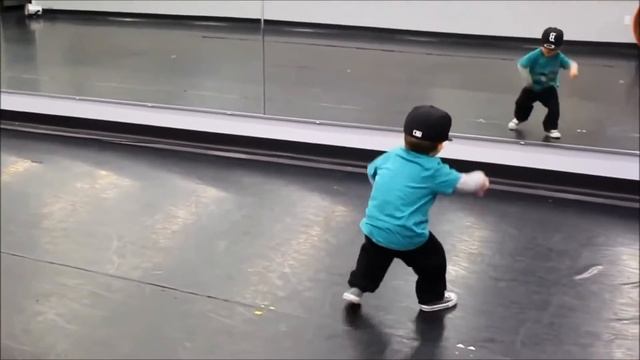 мальчишка прикольные танцы видео boy funny dance video raqslar смотреть онлайн