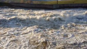 Сброс воды с водохранилища Нугуш 04.05.2014