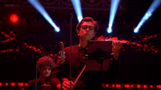 "Goodbye England - Covered in Snow" Laura Marling with 12 Ensemble @ Royal Albert Hall 2020 смотреть онлайн