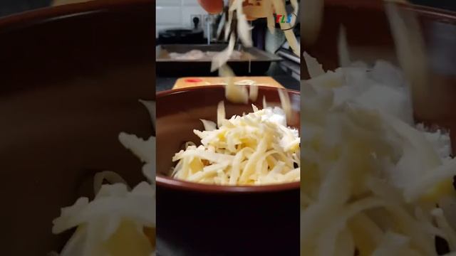 Нежнейшее филе трески в сметанно-сырном соусе! #short #shorts смотреть онлайн