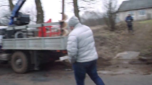 газон в канаве и три трактора смотреть онлайн