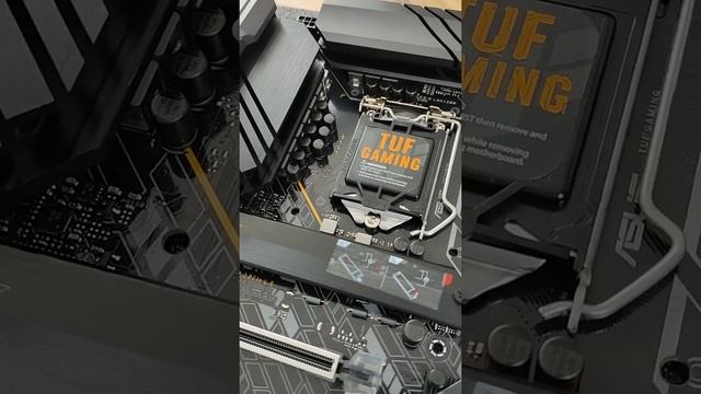 Материнская плата ASUS TUF GAMING B560-PLUS WIFI смотреть онлайн