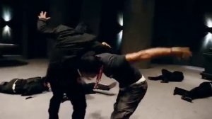 Тони Джаа ломает кости