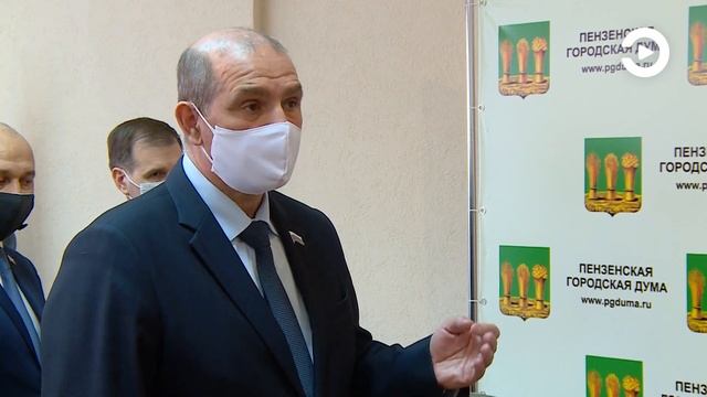 Депутаты Гордумы передали пензенским школьникам девять ноутбуков смотреть онлайн