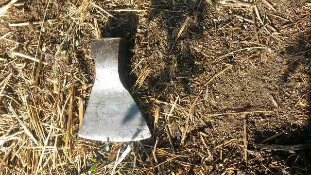 Третий топор - он без топорища