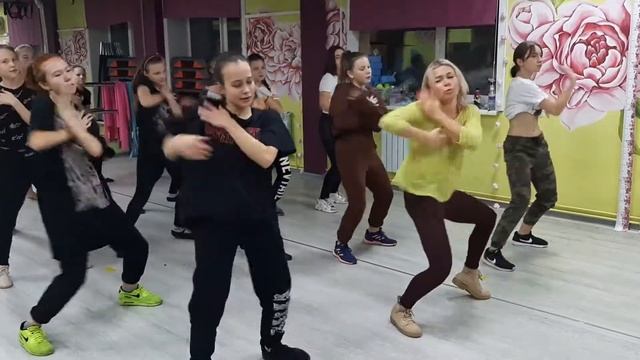 НА ЗАНЯТИЯХ, КЛАСС DANCEHALL смотреть онлайн