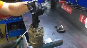 Замена подшипника шкива и муфты компрессора кондиционера Skoda Octavia / Rapid.