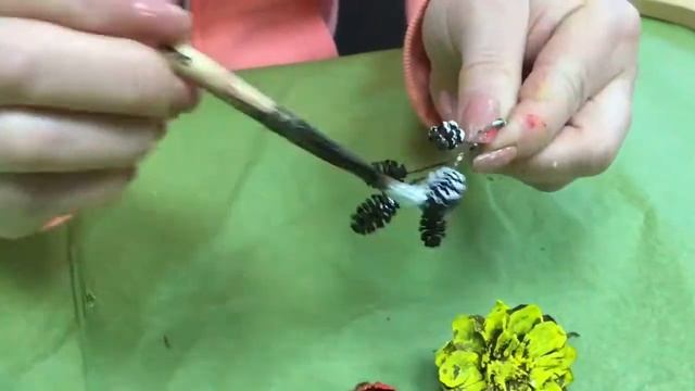 Видео урок «Картина из шишек» смотреть онлайн