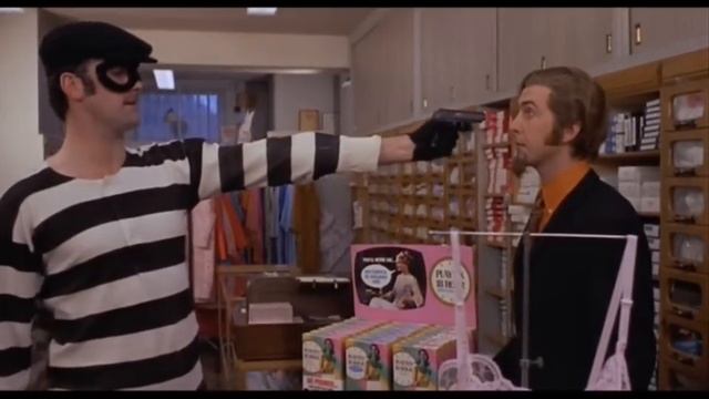 Monty Python "Bank robber" ...failure! Brittishly funny смотреть онлайн