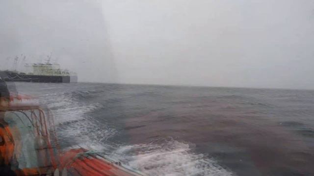 Как мы в Тихом океане забирали специалистов для ремонта. #pacificocean #seaman #kamchatka #море # смотреть онлайн