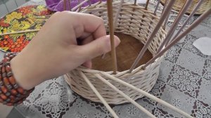 Простая декоративная загибка из газетных трубочек