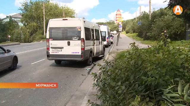 «Форд» и «Пежо» не поделили дорогу смотреть онлайн