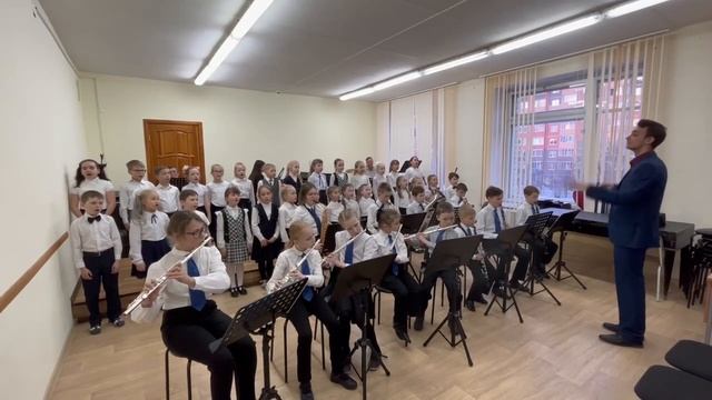 В. Шаинский «Голубой вагон». Исполняют хор подготов. отделения и духовой оркестр млад.классов смотреть онлайн