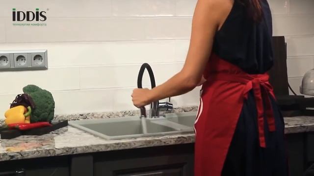 Смеситель для кухни с гибким шлангом изливом IDDIS Kitchen 360 смотреть онлайн