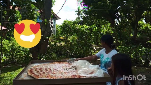 Miekoys Goliath Pizza - family bonding смотреть онлайн