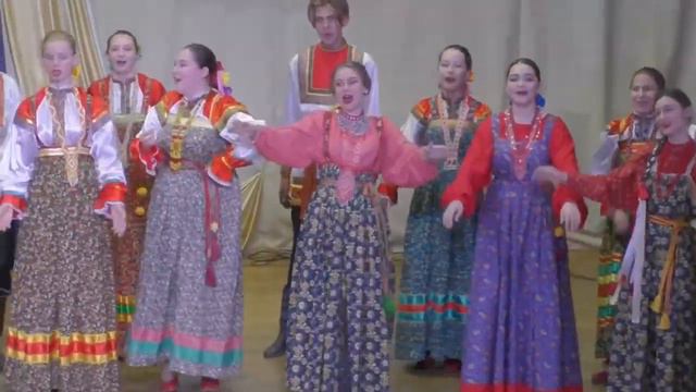 Образцовый ансамбль народной песни "Звонница" "Через садик, через вишенье" смотреть онлайн