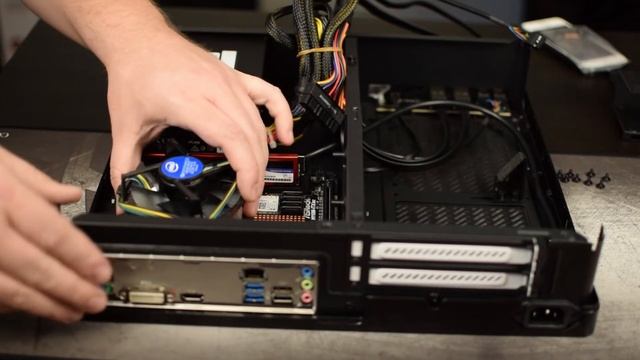 Mother-In-Law Build- Great budget PC- Intel G4400 & Node 202 + GIVEAWAY WINNERS! смотреть онлайн